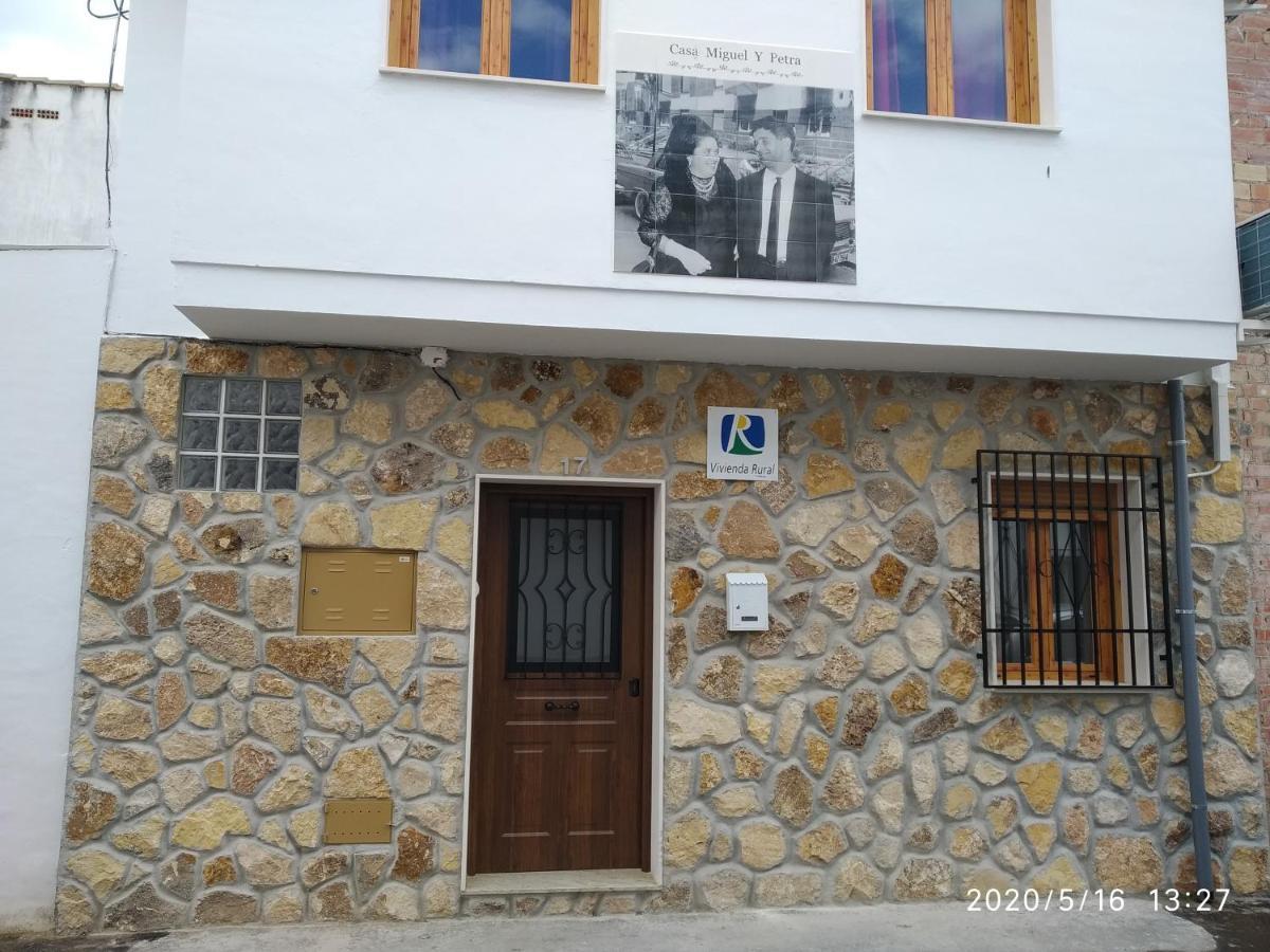 Casa Miguel Y Petra Villa Peal De Becerro Luaran gambar